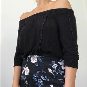 Off the shoulder black top relaxed fit